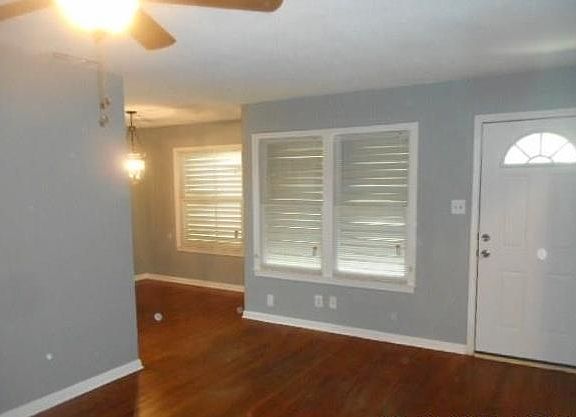 3rd image of 1617 Cambridge Dr