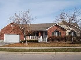 2nd image of 735 Summit Dr