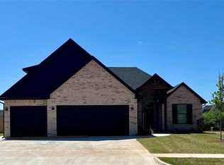10817 Blue Creek Dr, Yukon, OK 73099