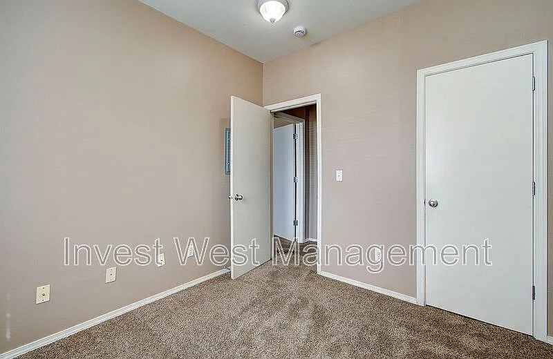 2 bed, 2.0 bath, 890 sqft, $1,650 — Photo 4