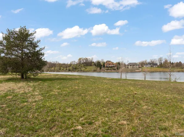 10376 Rosemarie Run, Brighton, MI 48114