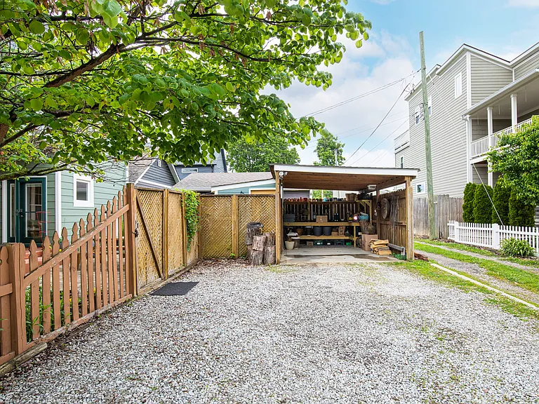1502 Woodlawn Ave — Photo 52