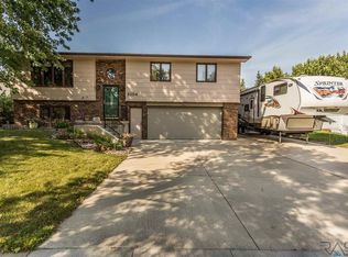 6104 W Westminster Dr, Sioux Falls, SD 57106