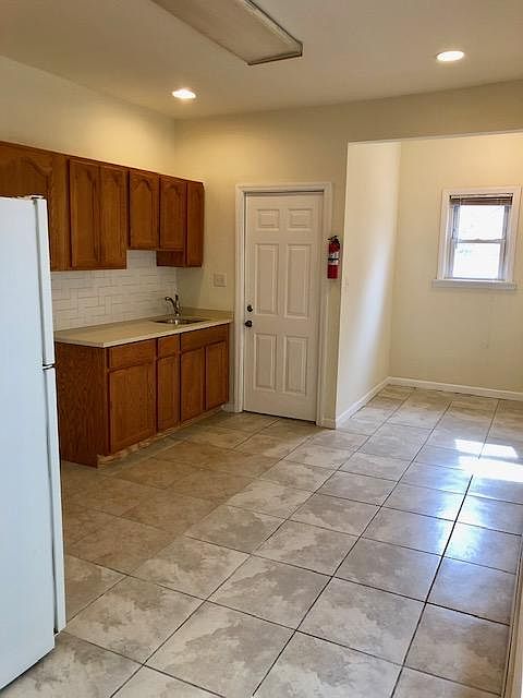 1st image of 87 Eaton Pl Floor 1