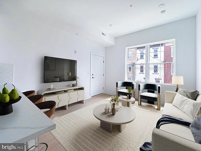 2403-2407 W Thompson St #3 — Photo 1