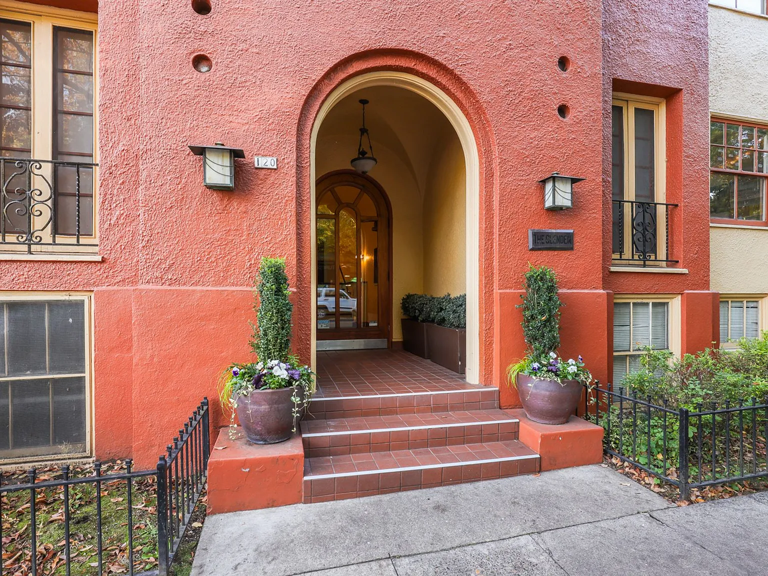 The Glenden Apartments — Photo 2