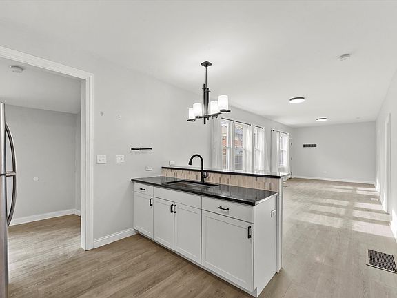 2nd image of 4140 S Maplewood Ave
