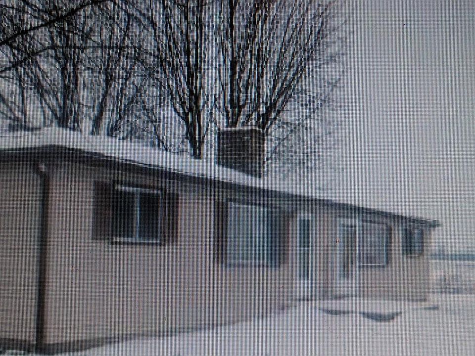 1st image of 675 Carriage Dr