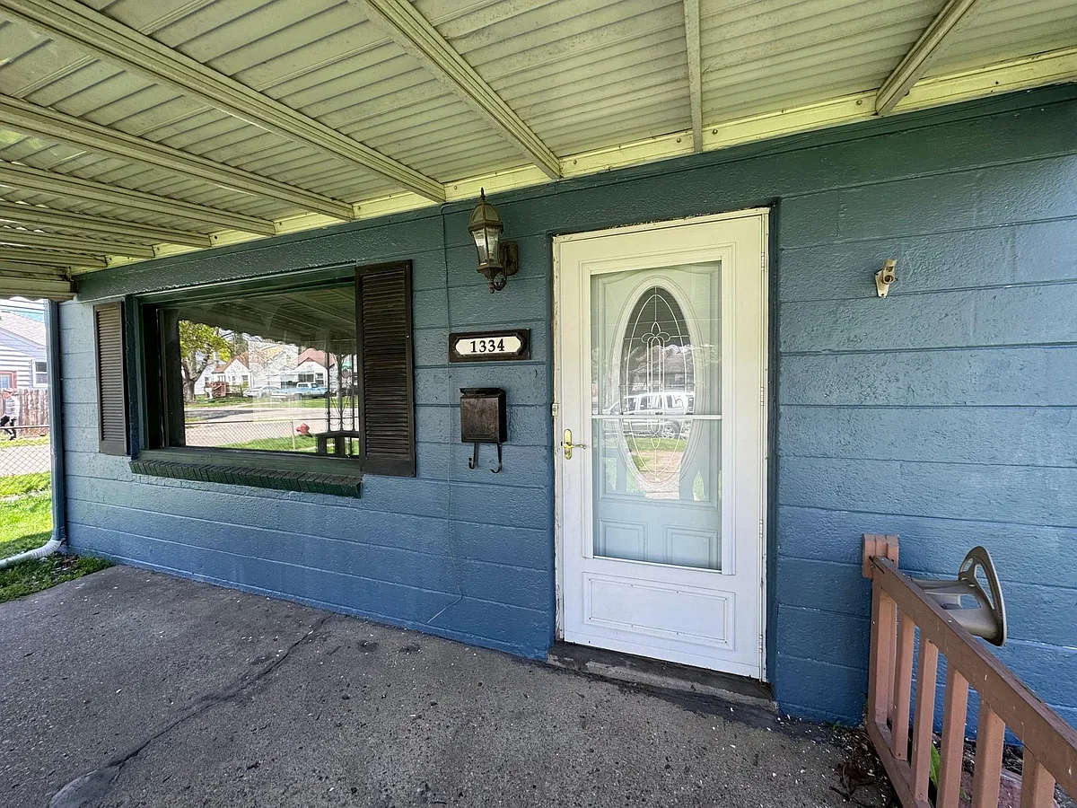 Building Photo - 1334 E Maxlow Ave