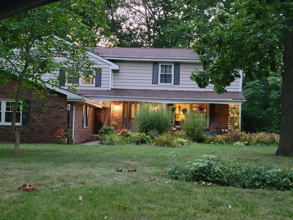 1st image of 66 Oakwood Ln