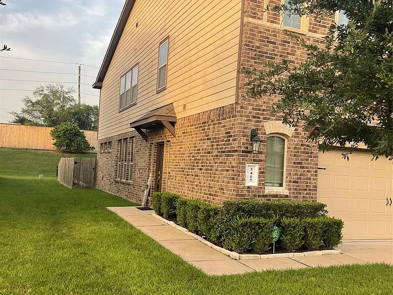 3417 Harvest Meadow Ln — Photo 2