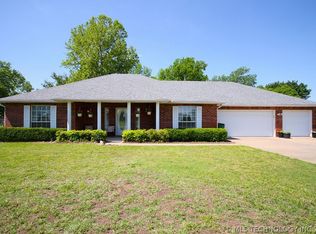 9566 Rosewood Dr, Broken Arrow, OK 74014