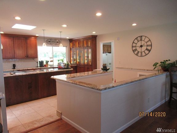 4th image of 1431 Fairway Dr NE
