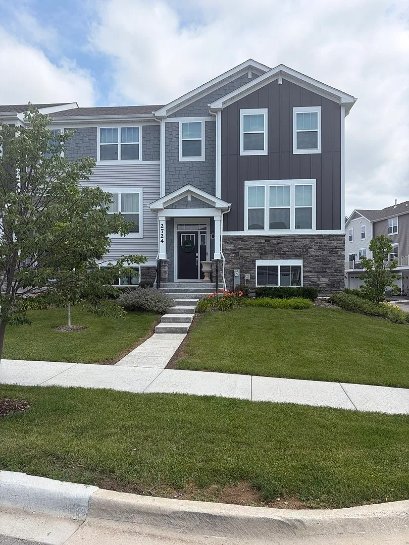 3 bed, 2.5 bath, 2175 sqft, $3,495 — Photo 1