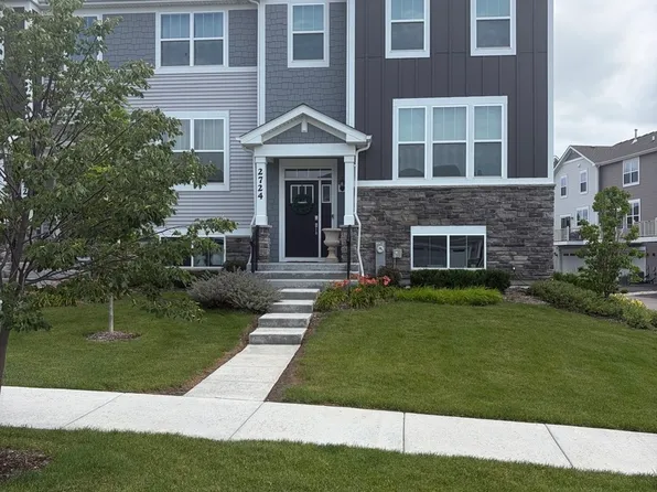 2724 Fieldcrest Dr, Mundelein, IL