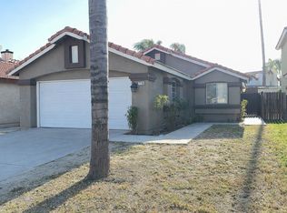 2206 Glimmer Way, Perris, CA 92571