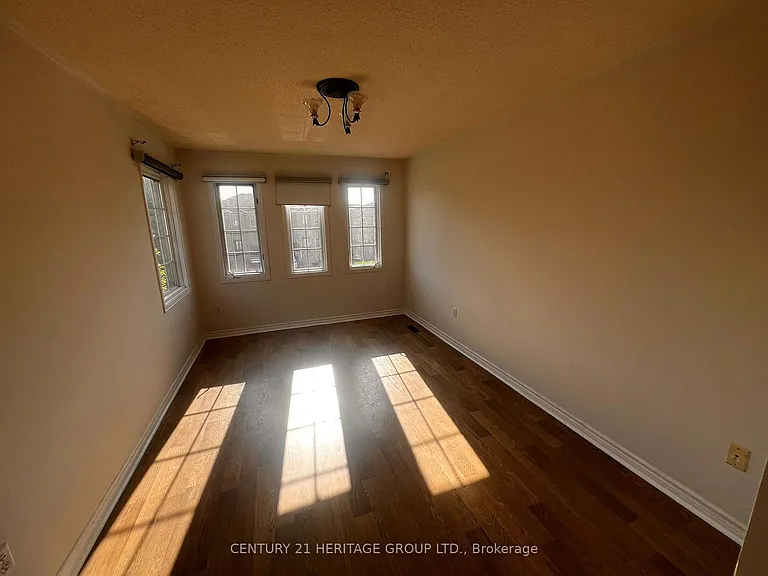 641 Walpole Cres #MAIN 2ND — Photo 14