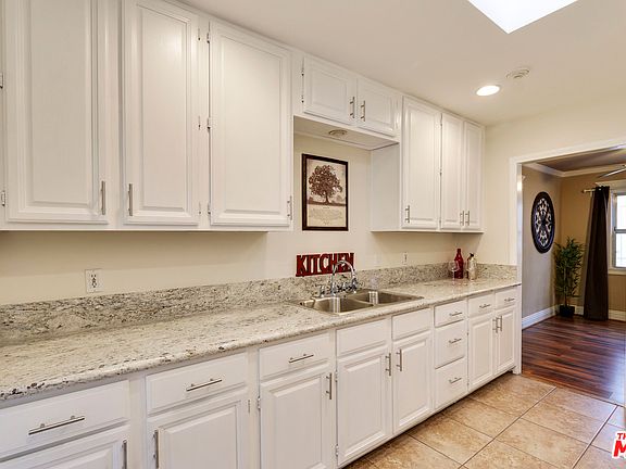 3rd image of 3737 Cimarron St