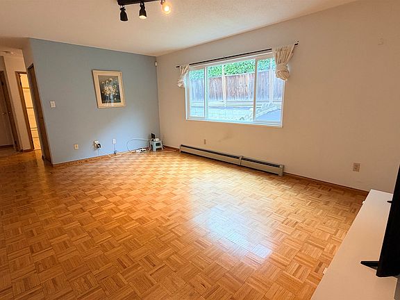 3rd image of 8607 Selkirk St