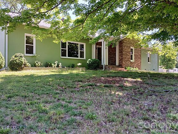 2nd image of 300 Woodlawn Dr