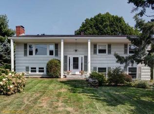 3 Carriage Hill Rd, Cape Elizabeth, ME 04107
