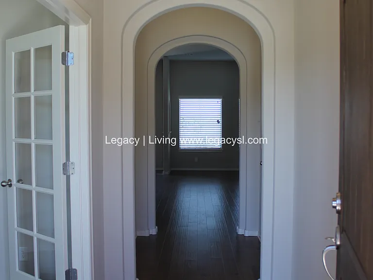 14734 S Urbana Ave — Photo 5
