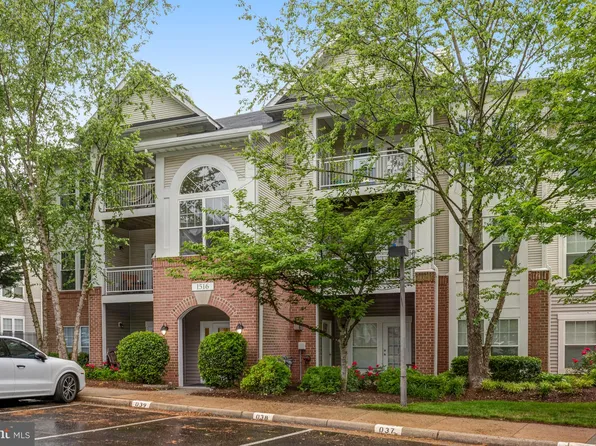 1516 N Point Dr APT 201, Reston, VA 20194