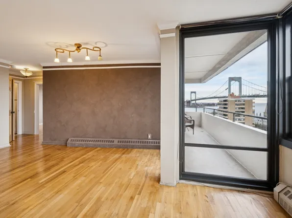 166-26 Powells Cove Boulevard image 8 of 24