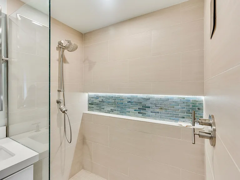 1810 Avenida Del Mundo #1504 — Photo 22