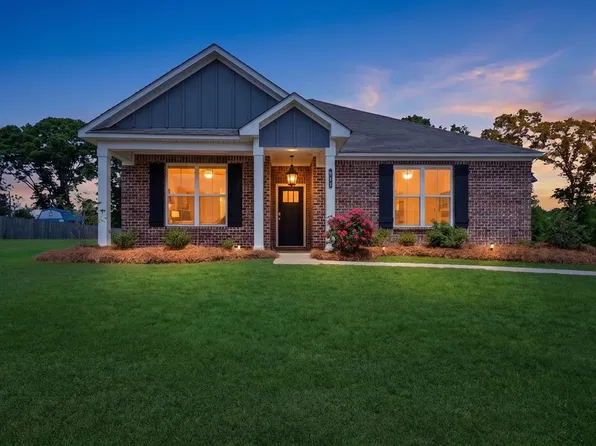 544 Golden Oaks Cir, Dothan, AL 36301