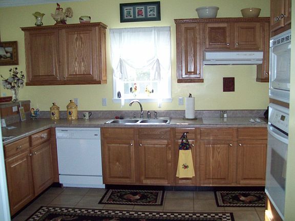 Plenty of counter space, microwave over oven, dentil molding on cabinets.
