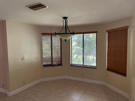 4th image of 11501 NW 42nd St