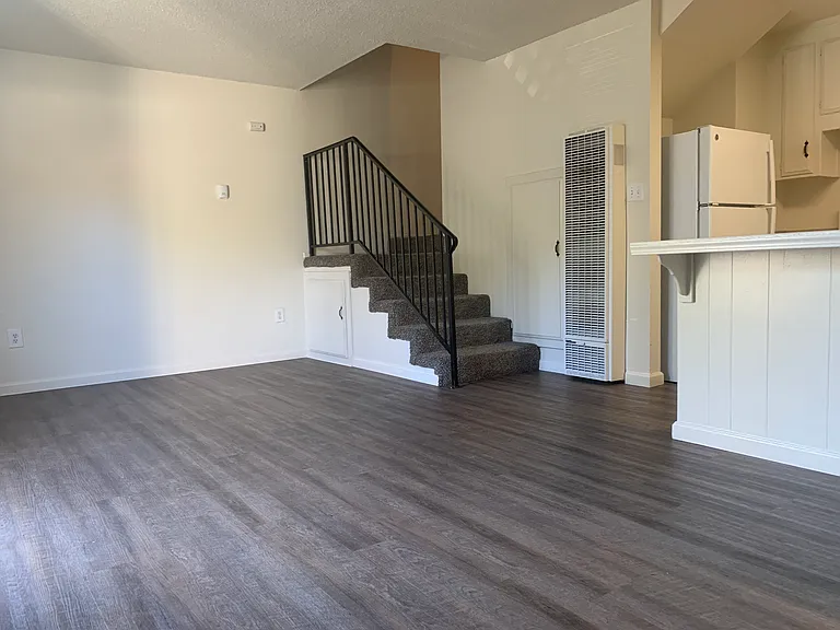 Quiet multi plex walking distance to downtown! For rent — Photo 33