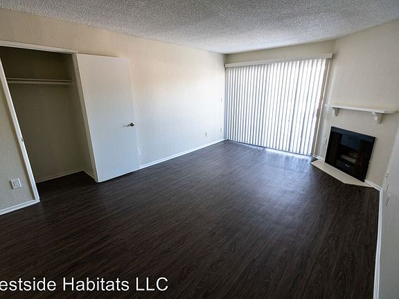 3rd image of 14230 Victory Blvd APT 208