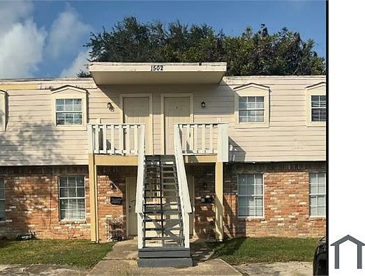 2nd image of 1502 Oleander Dr APT A