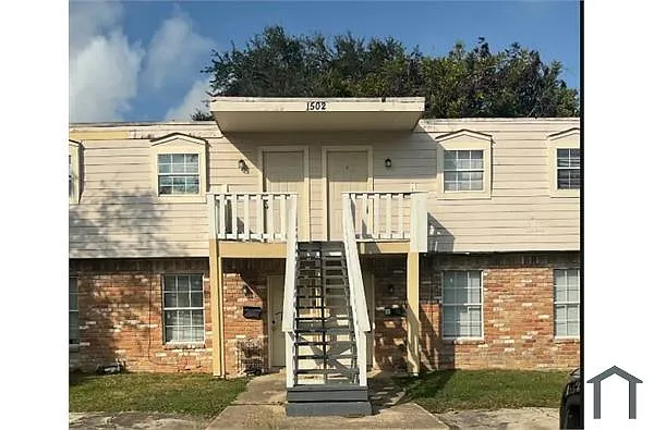 Building Photo - 1502 Oleander Dr #A