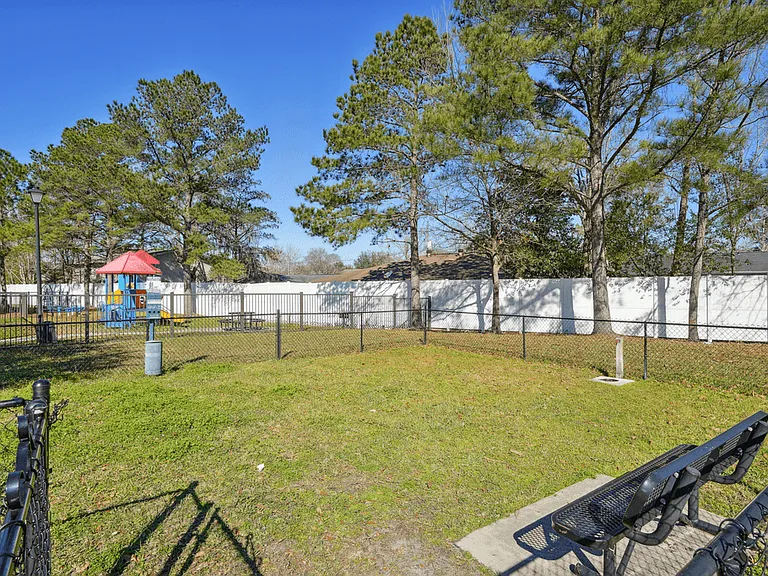 Grande Court Apartments — Photo 9