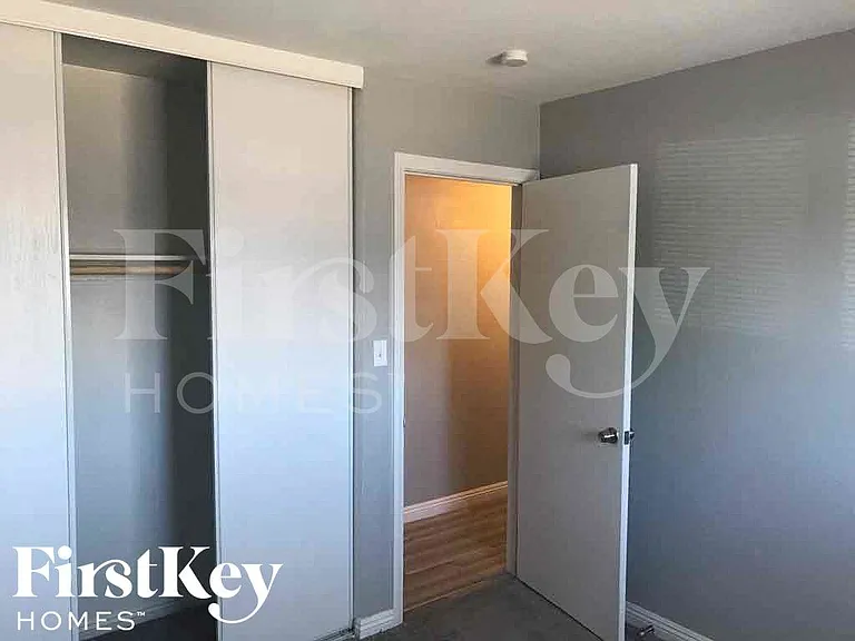 4843 Fairfax Ave — Photo 8