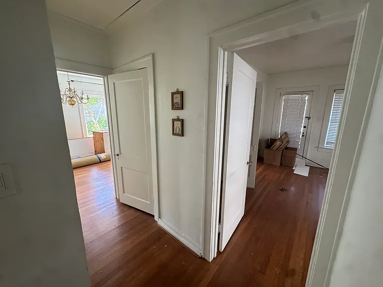 Hallway current