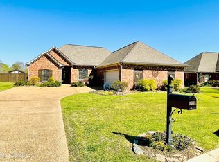 231 Clubview Cir, Pearl, MS 39208