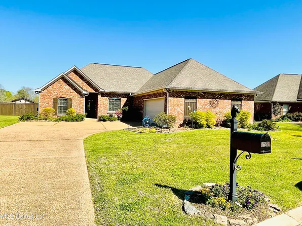 231 Clubview Cir, Pearl, MS 39208