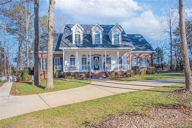 1st image of 2056 Balmoral Dr