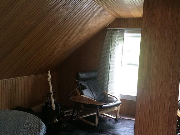 2nd image of 11 Oak Ave #2nd