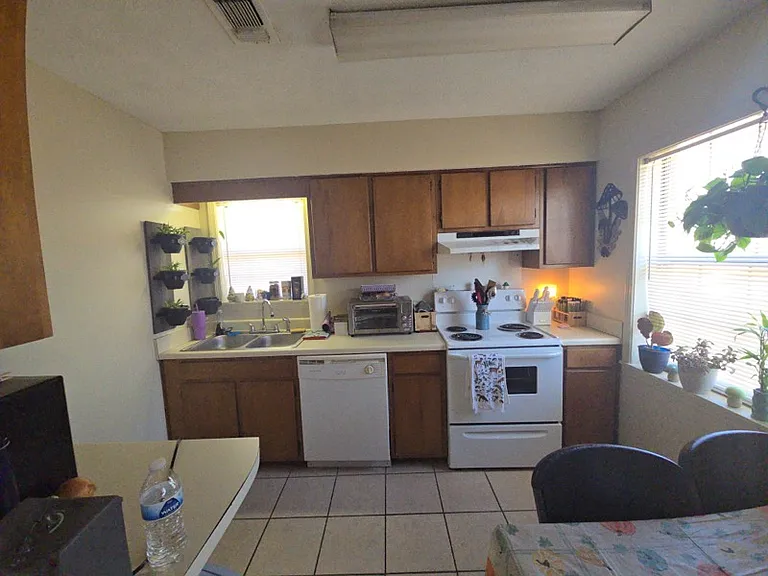 429 E Lee Blvd #2 — Photo 3