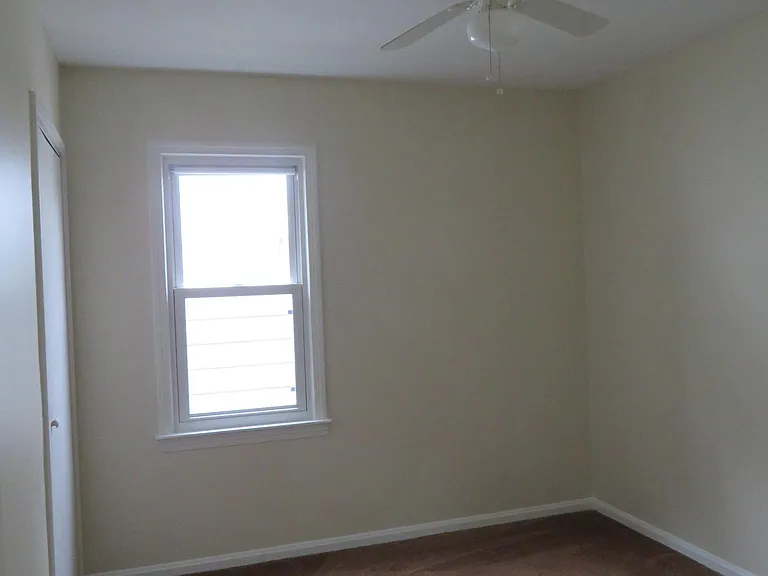 1327 Genesee Ave — Photo 7