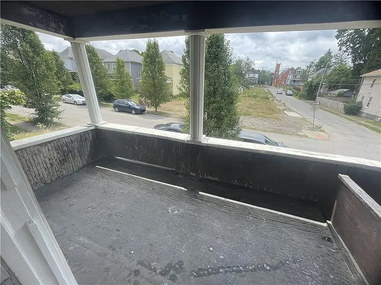 1439 Maryland Ave — Photo 3