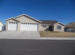 1325 White Bluffs Cir, Fernley, NV