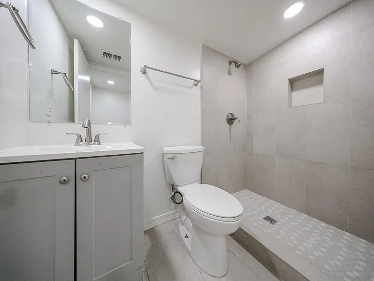 2721 E Willetta St #C — Photo 13