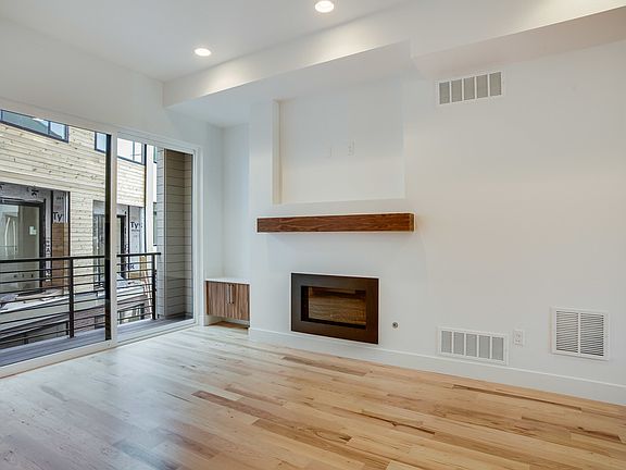 3rd image of 2228 W Powers Ave