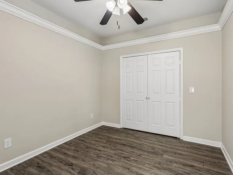 Victorian Village Apartments — Photo 43